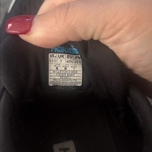Hoka Black and White “Clifton 8” Women’s Size 8.5 - Picture 3 of 4